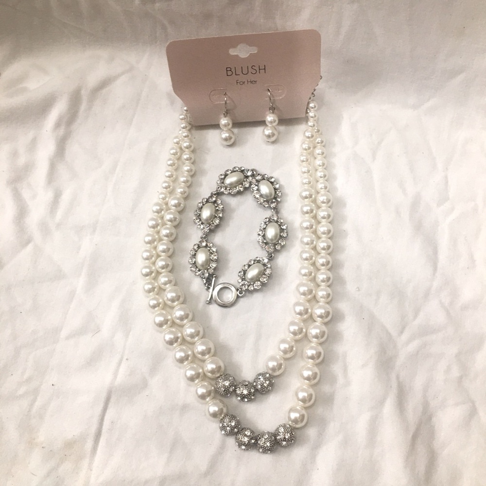 Blush for her pearls